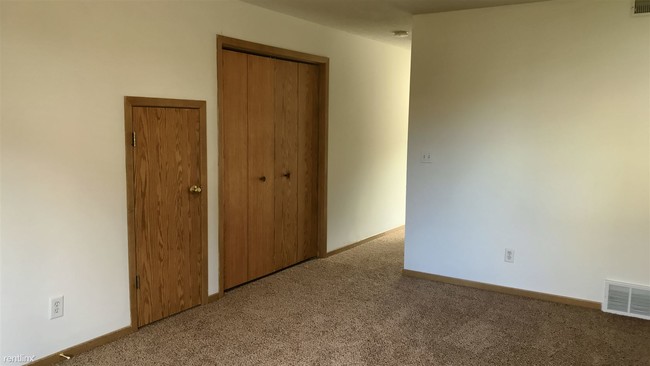 Building Photo - 2 br, 0.5 bath Townhome - Regal Townhomes ...