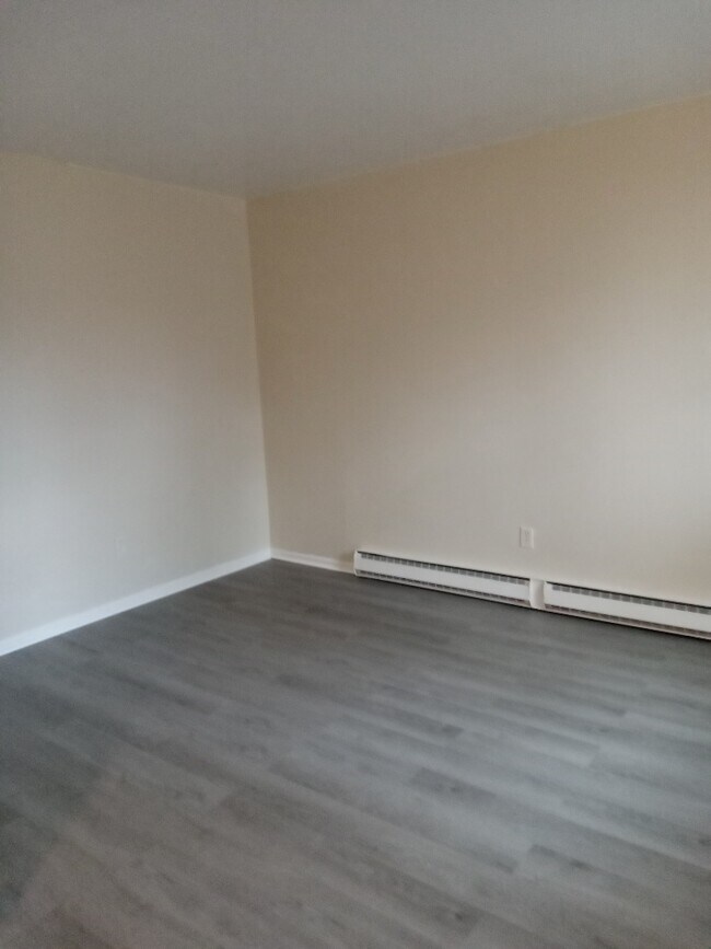 Foto del edificio - 3876 Woodleigh Rd NW