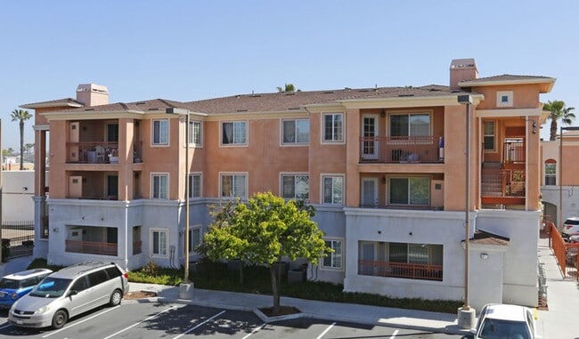 Interior Photo - Pharus Plaza