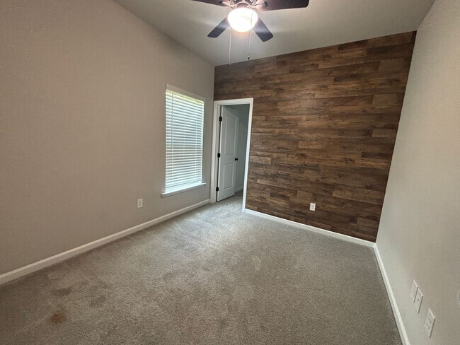 Foto del edificio - Great Starter Home in Gated Community
