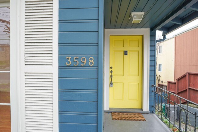 Foto del edificio - Charming 2 Bedroom Oakland Unit!