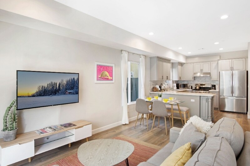 Primary Photo - 1234 N Gower St