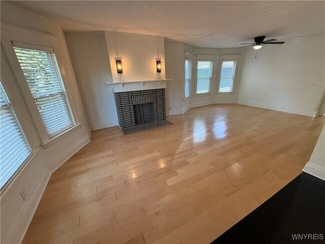 Foto del edificio - 95 Inwood Pl