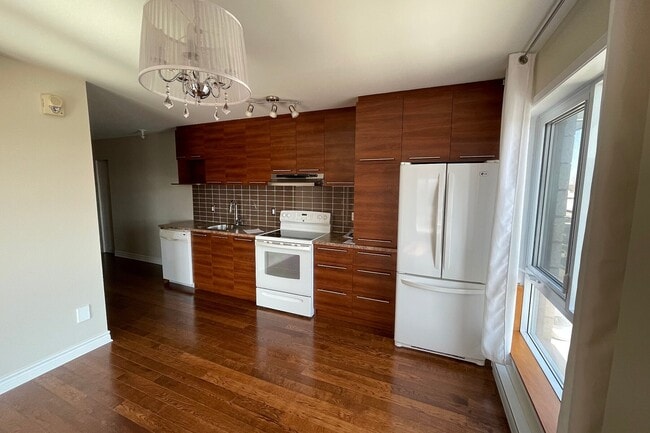 Building Photo - 1440 Rue Lucien-Paiement