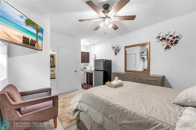 Building Photo - 5709 Bayberry Ln