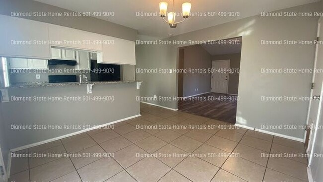 Building Photo - 611 Martin Ln