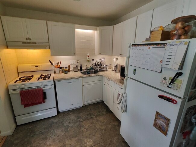 Building Photo - 180 Mountain Ave