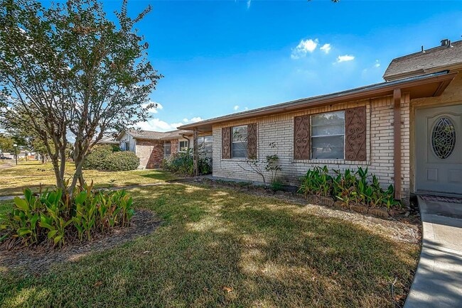Building Photo - 12919 Clarewood Dr
