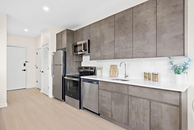 Foto del edificio - 1 Mallory Ave