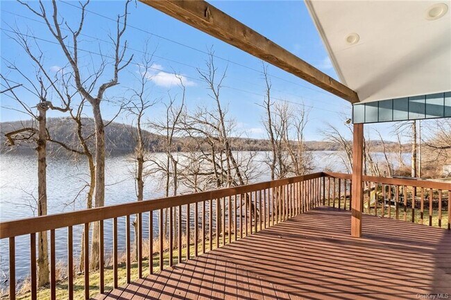 Foto del edificio - 5 Middle Branch Ln