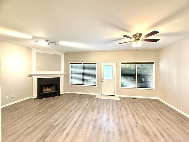 Building Photo - 2168 Pebble Beach Dr