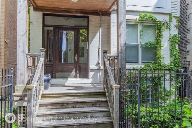 Building Photo - 828 W Buckingham Pl