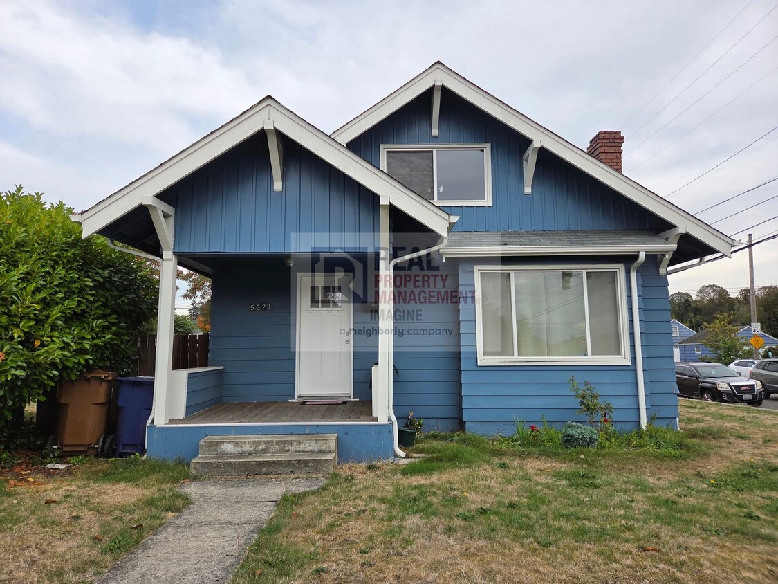 Foto principal - Check out this beautiful 4 bedroom, 2 bath...