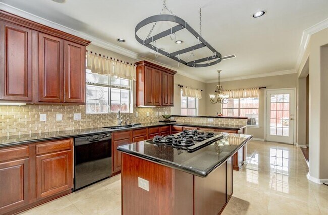 Foto del edificio - 303 N Elder Grove Dr