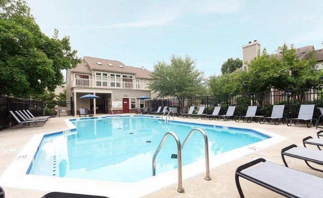 Foto del edificio - 1702 Ascot Way