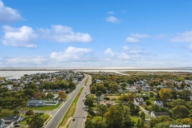 Foto del edificio - 158 William Floyd Pkwy