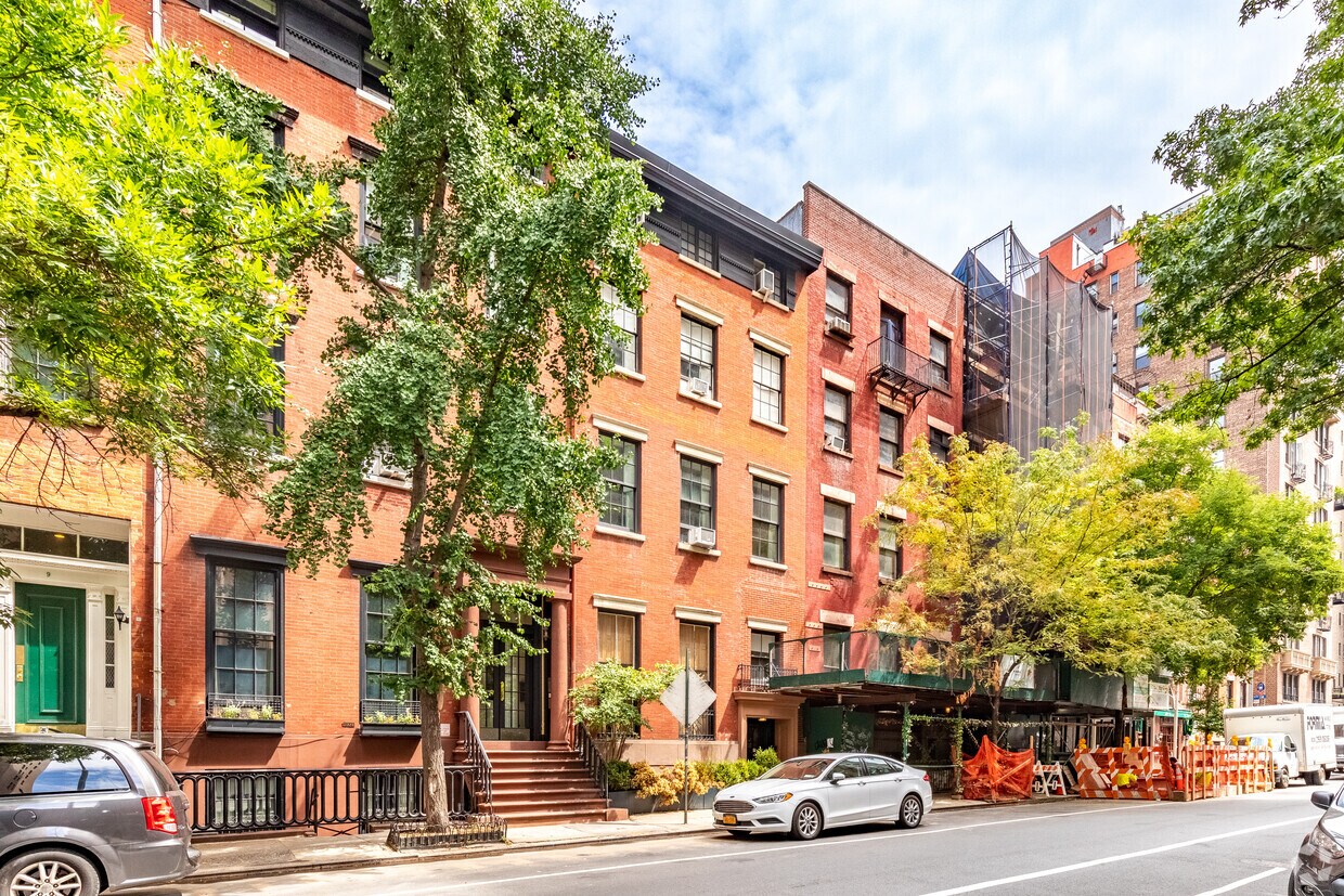 Primary Photo - 13 E 9th St
