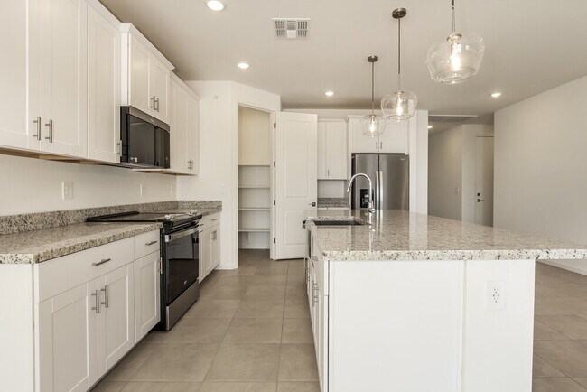 Foto del edificio - 24404 Grove St