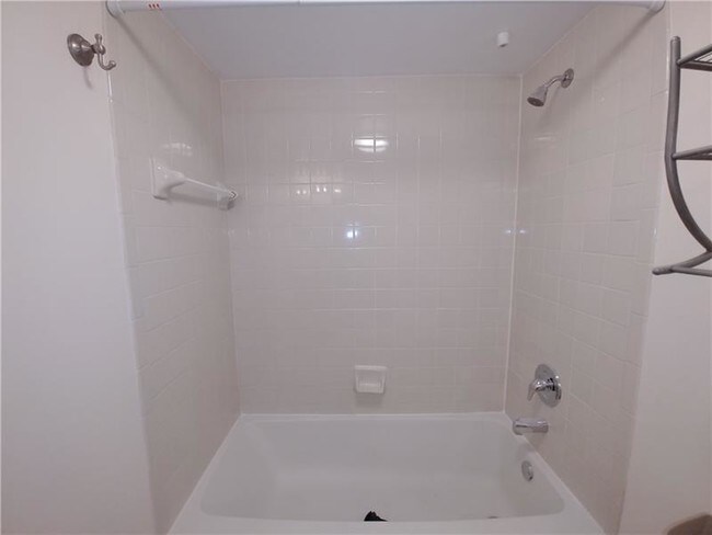 Building Photo - 2851 N Oakland Forest Dr