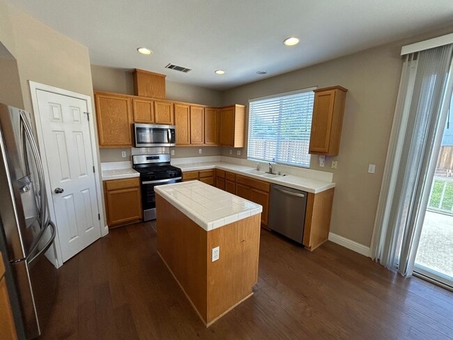 Foto del edificio - Beautiful Hidden Lake 3 Bed 3 Bath Home