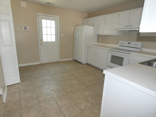Building Photo - 895 W Pueblo Dr