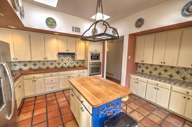 Foto del edificio - Single Story Foothills Home!