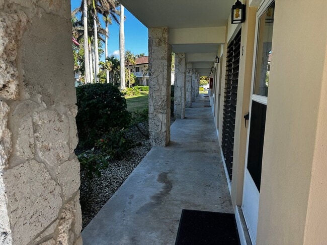 Foto del edificio - 167 N Collier Blvd