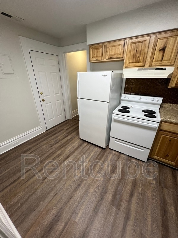 Primary Photo - 243 W 11th St