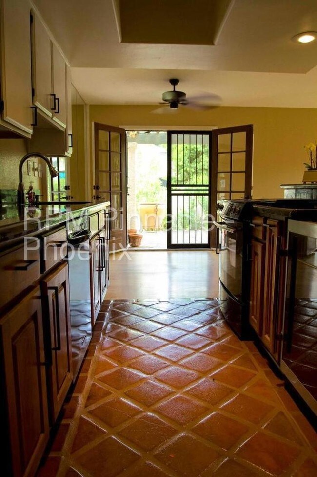 Foto del edificio - 8457 S 48th St