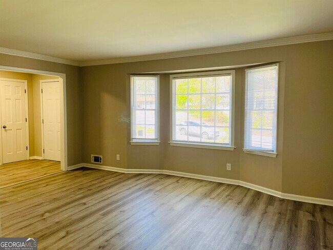 Building Photo - 216 S Rockborough Ct