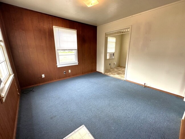 Building Photo - 160 Hebert St