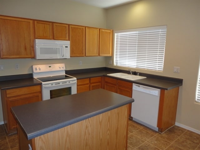 Building Photo - 14216 W Columbus Ave