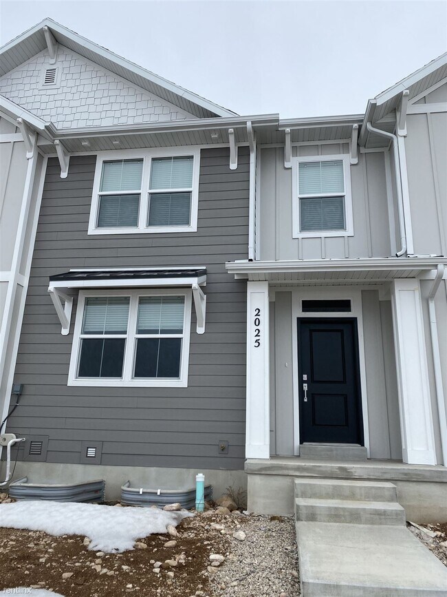 Building Photo - 4 br, 3.5 bath Townhome - 2025 South Sawmi...