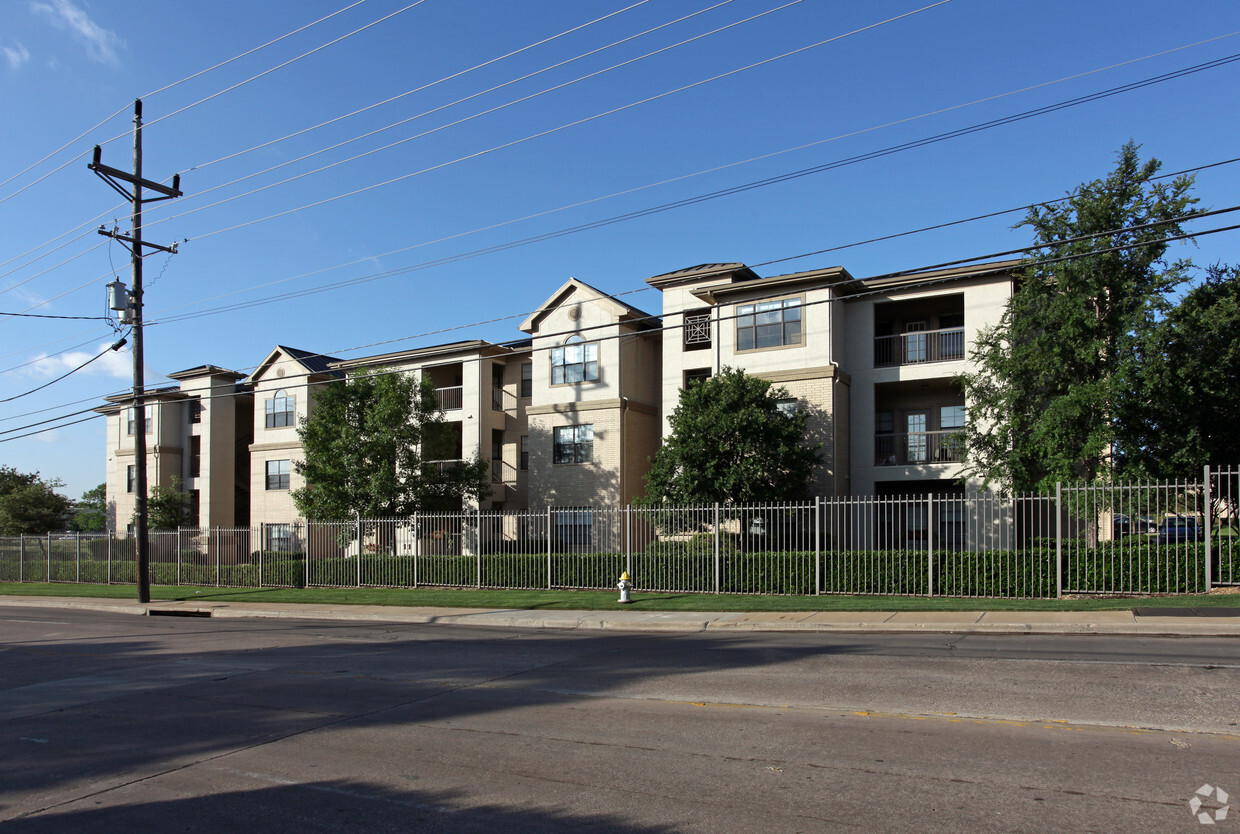 Foto del edificio - Southwestern Medical Park Apartments