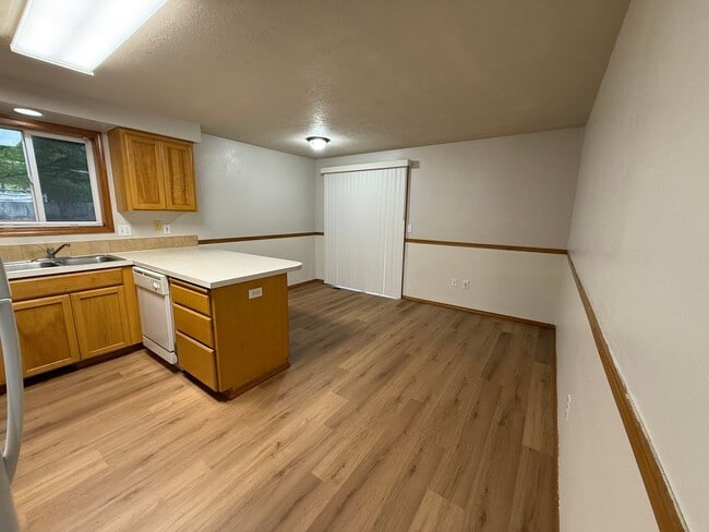 Foto del edificio - 3 Bedroom / 1.5 Bath Home with Garage and ...