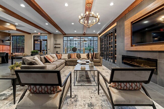Foto del edificio - Knox at Metrocenter Apartments