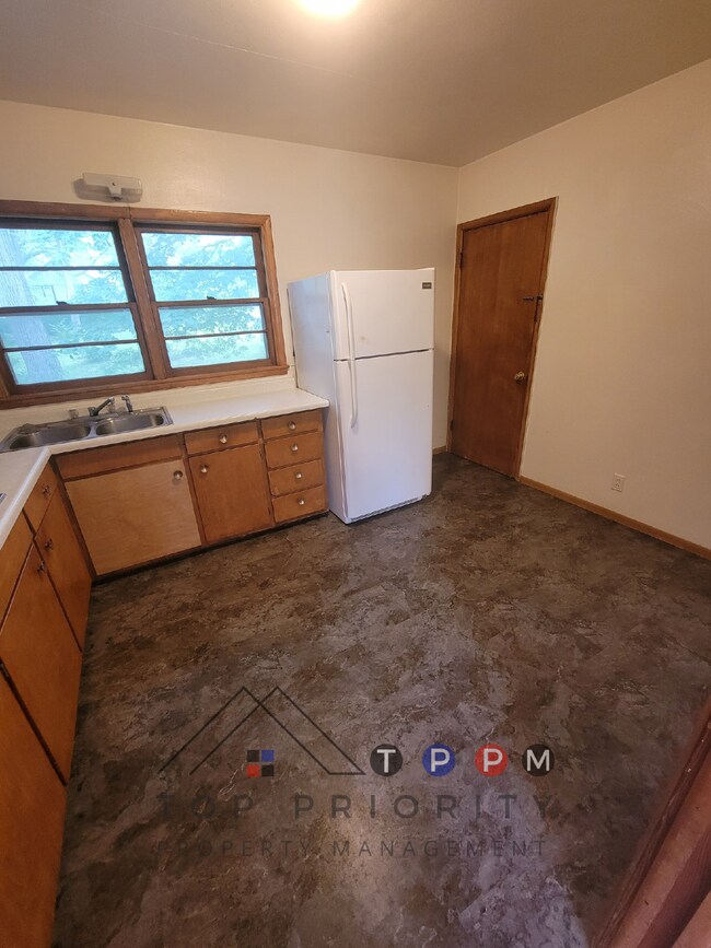 Building Photo - 1 Bedroom | 2 Bathroom Duplex in Waterloo ...
