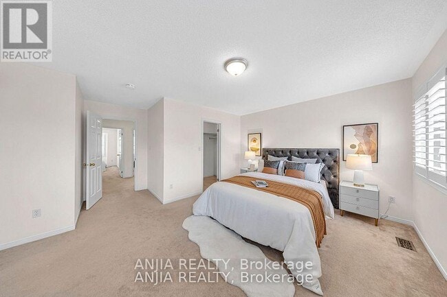 Building Photo - 34 Horn St