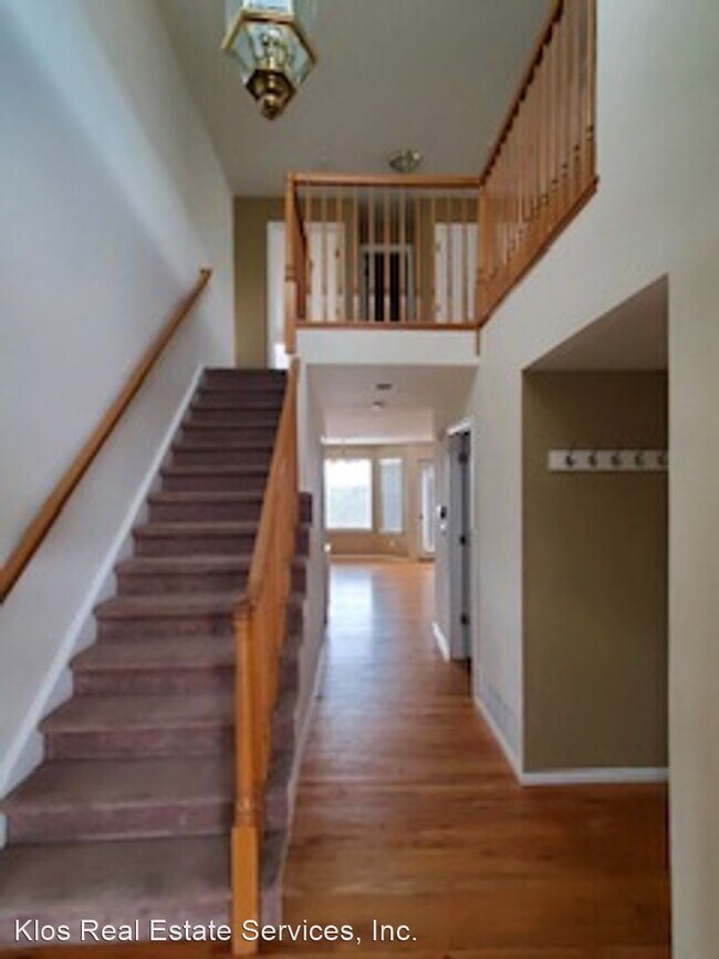 Building Photo - 4 br, 3 bath House - 677 Huntington Place
