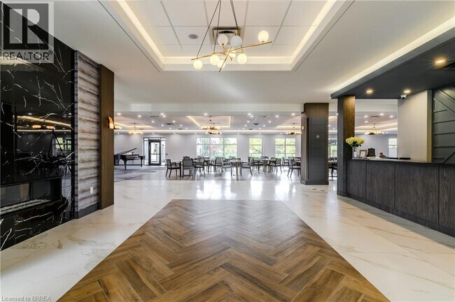 Building Photo - 152 N Park St