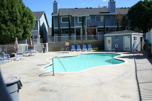 Foto del edificio - 26119 Frampton Ave