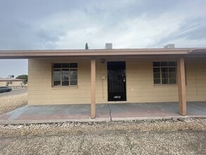 Building Photo - 1402 St Johns Dr
