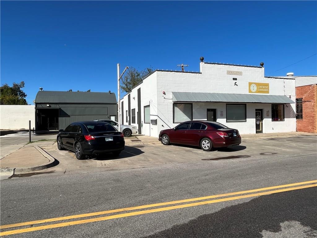 Primary Photo - 1609 N Blackwelder Ave
