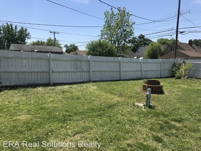 Building Photo - 3 br, 1 bath House - 633 Wrexham Avenue 633