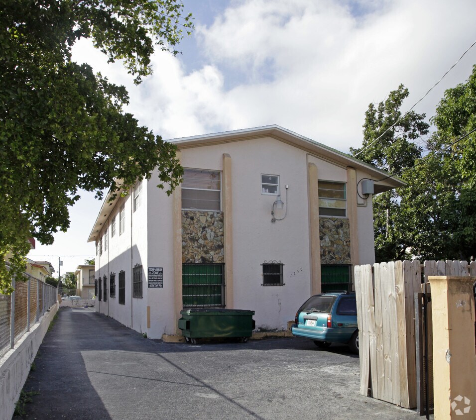 Primary Photo - 1250 SW 4th St