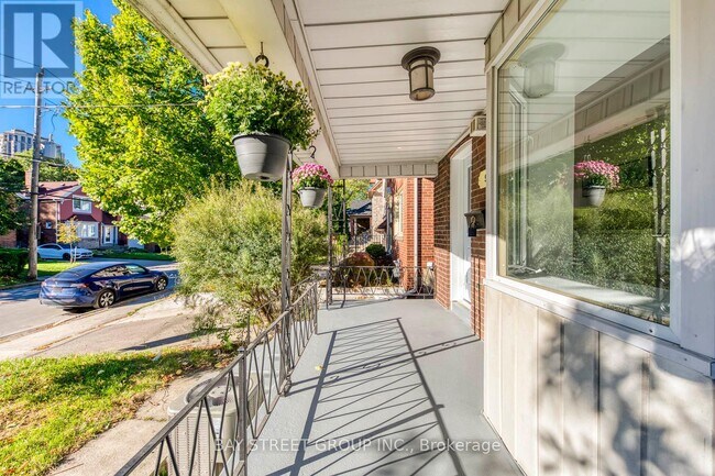 Building Photo - 90 Avondale Ave