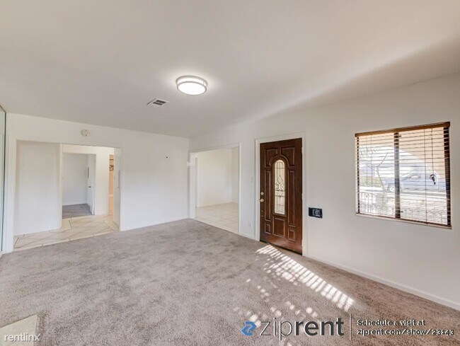 Foto del edificio - 3 br, 1 bath Triplex - 425 East Hermosa St...