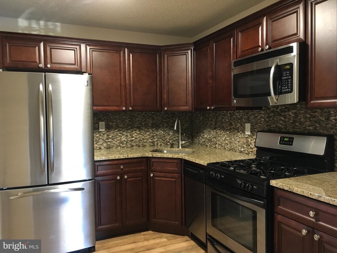 Foto principal - 64 Versailles Ct