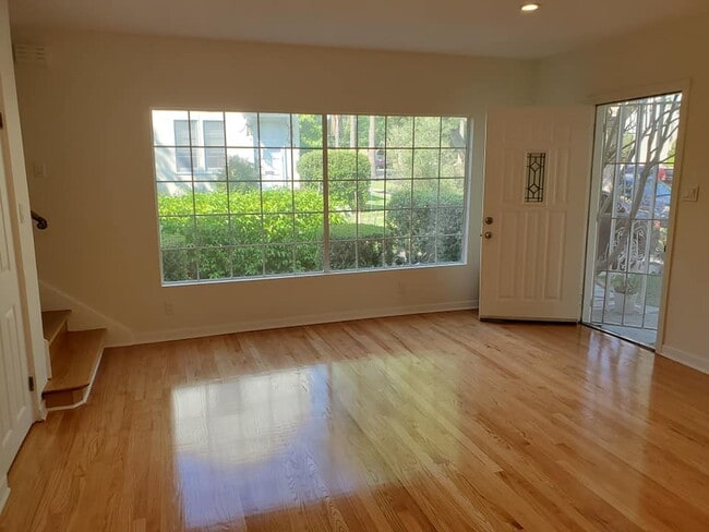 Building Photo - 1037 S Longwood Ave