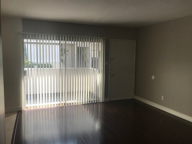 Foto del edificio - 5239 Lindley Ave